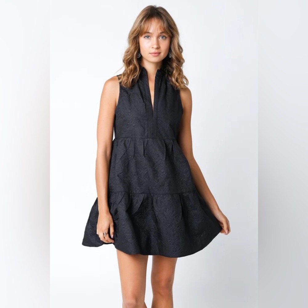 OLIVACEOUS SOPHIE TEXTURED BLACK DRESS Size Small